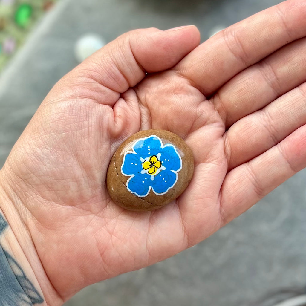 Forget Me Not Hand Painted Stone – Sympathy Keepsake Gift UK
