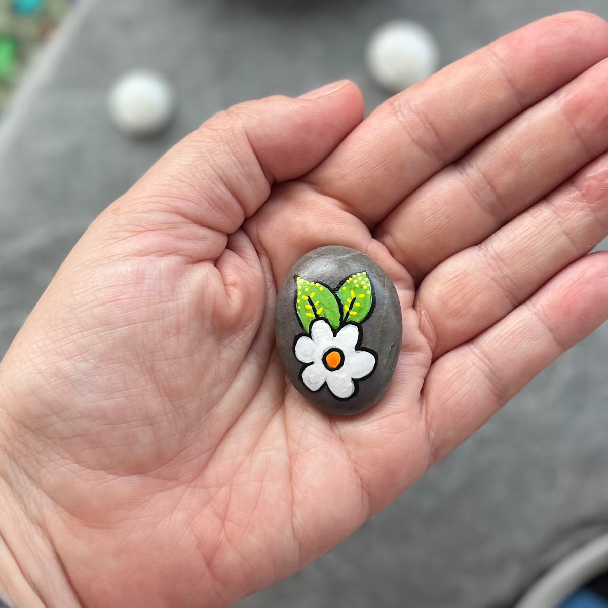 Daisy Hand Painted Stone – Small Floral Keepsake or Pocket Comfort Gift UK